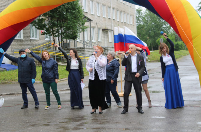 Праздничная акция «Спасибо врачам» прошла в Соликамске в День России, 12 июня